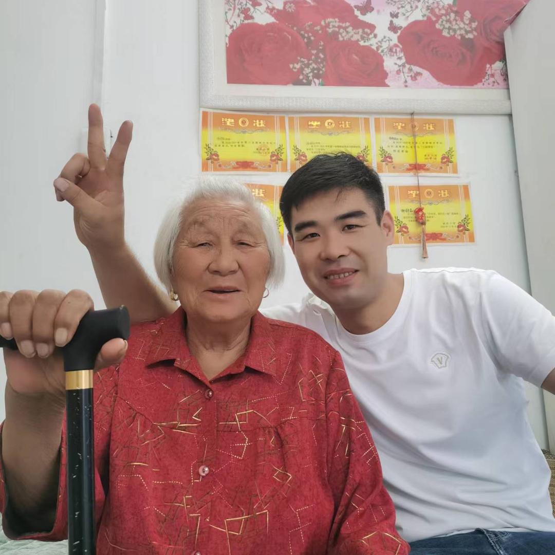谢少团一家人