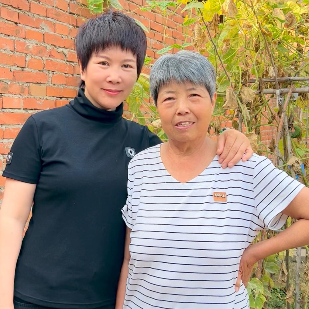 王娟朴实的一家人