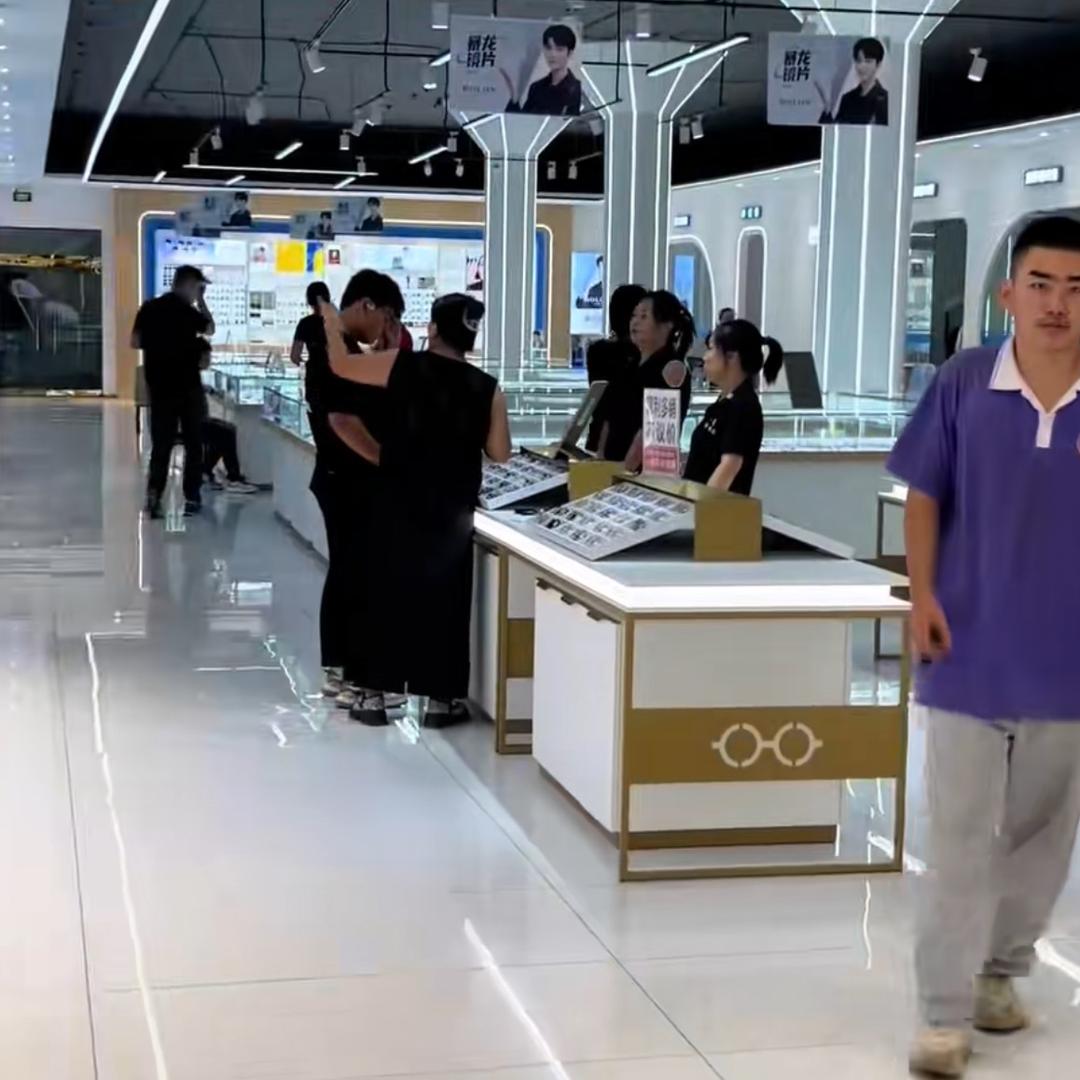 文水500多平米大眼镜店（一亮平价眼镜）