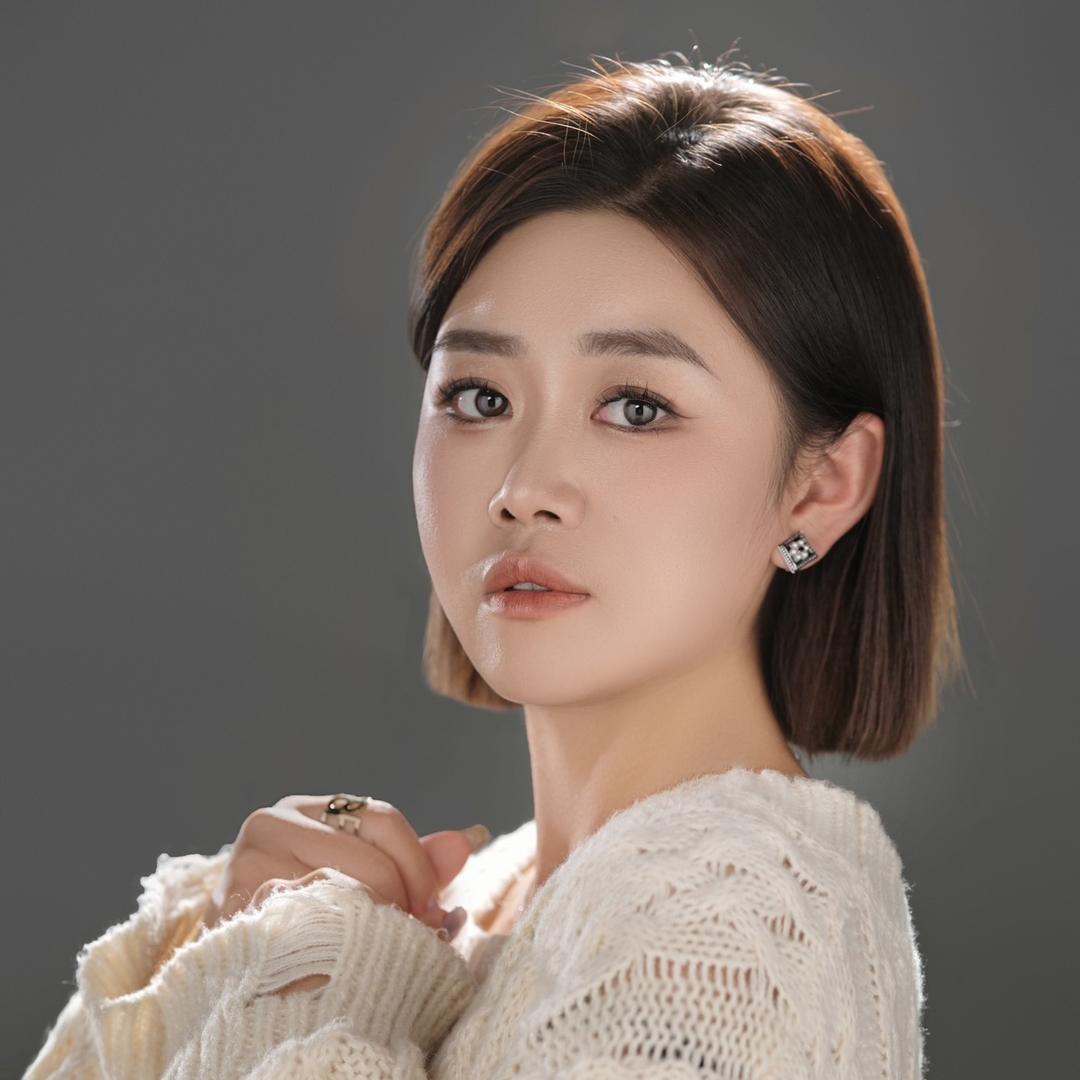 温文尔雅李铁牛女士