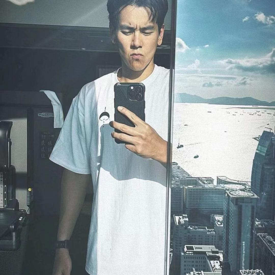 请在一米线外等待