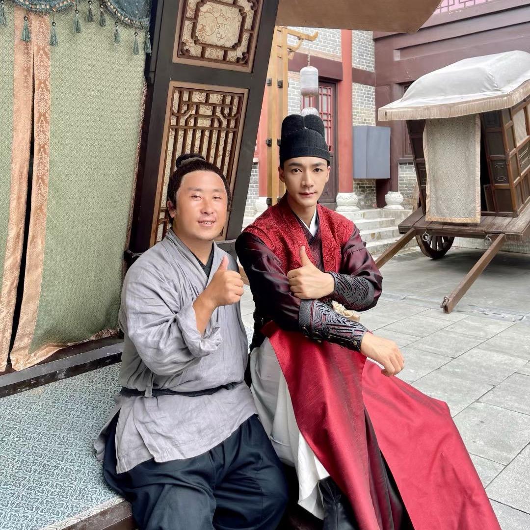 一米八是个小演员