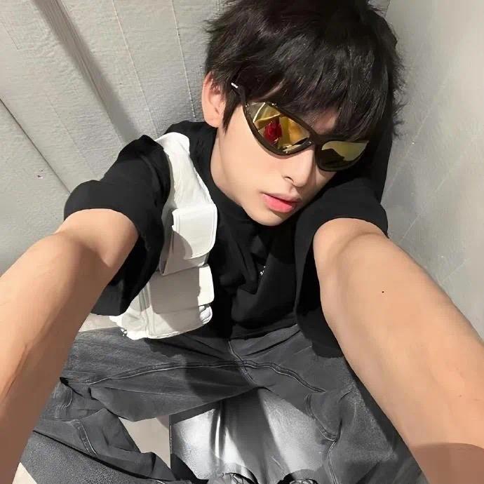 Eyu.C