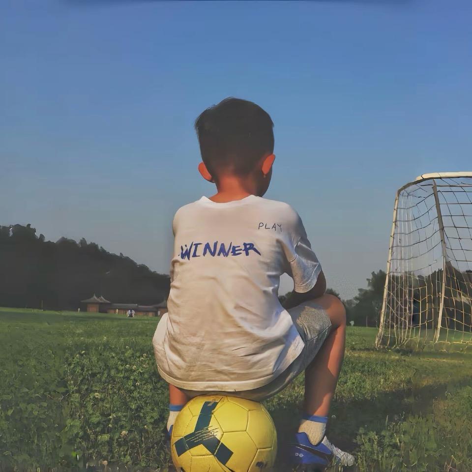 旺堆不会踢球～⚽️
