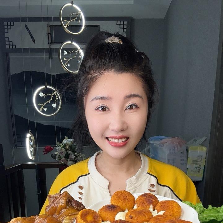 丽丽 爱吃肉🥩