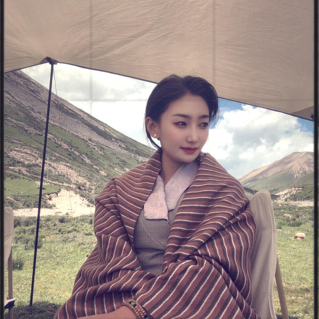 央央 服 装 店