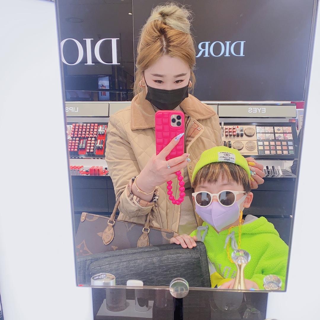 네일하는 엄마❤️