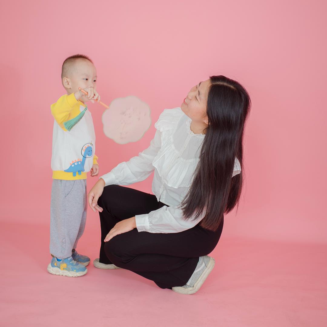 被迫营业的彤彤与阿楠