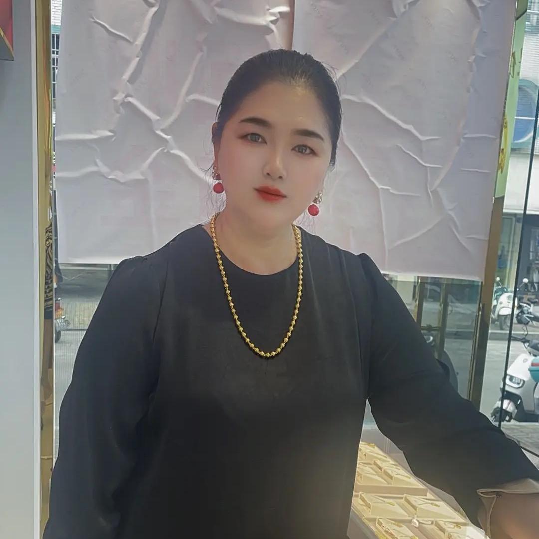 街心花园金包银店