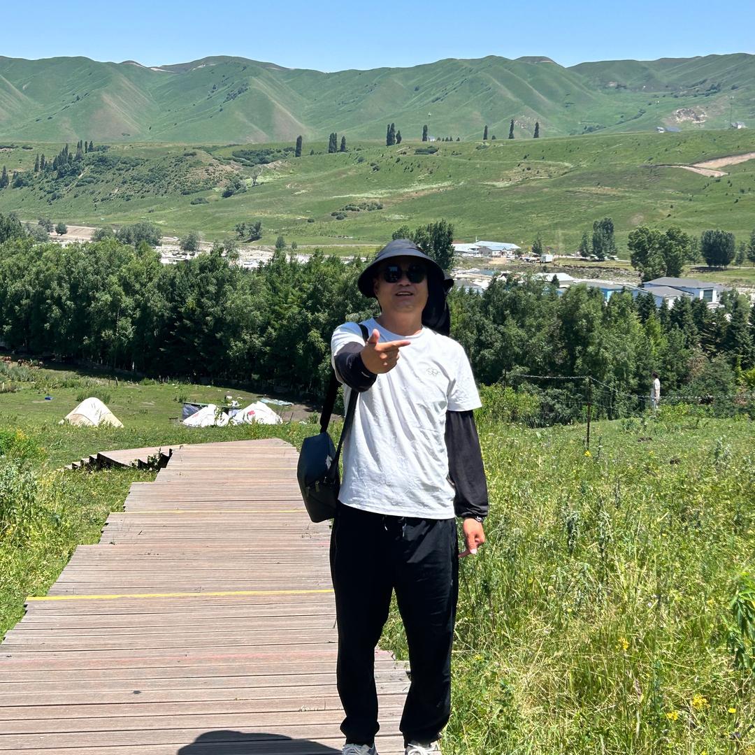 新疆小杨哥领队