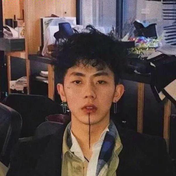 我在等雨停.