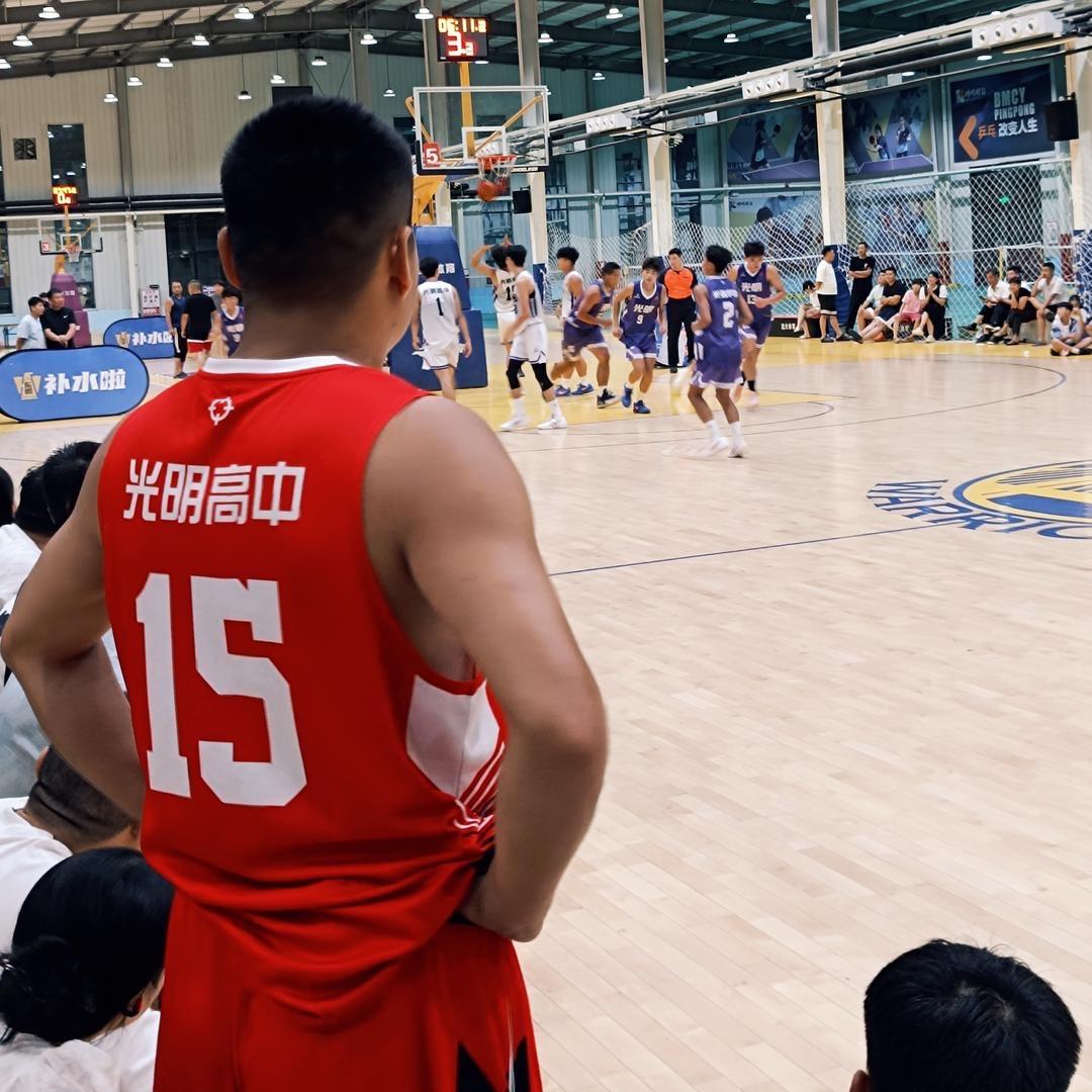 教体育的小黑孩_