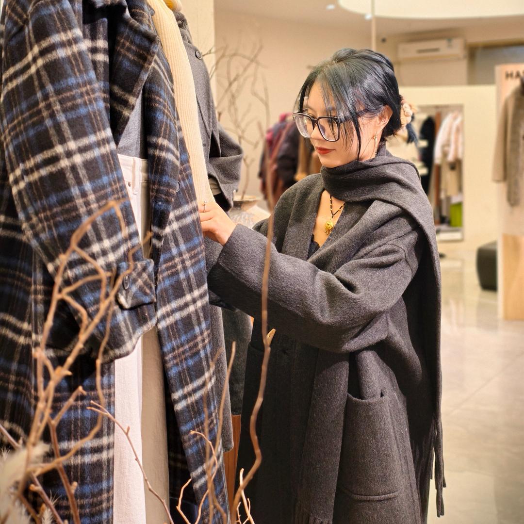 卖衣服的宝儿（韩的女人品牌集合店）