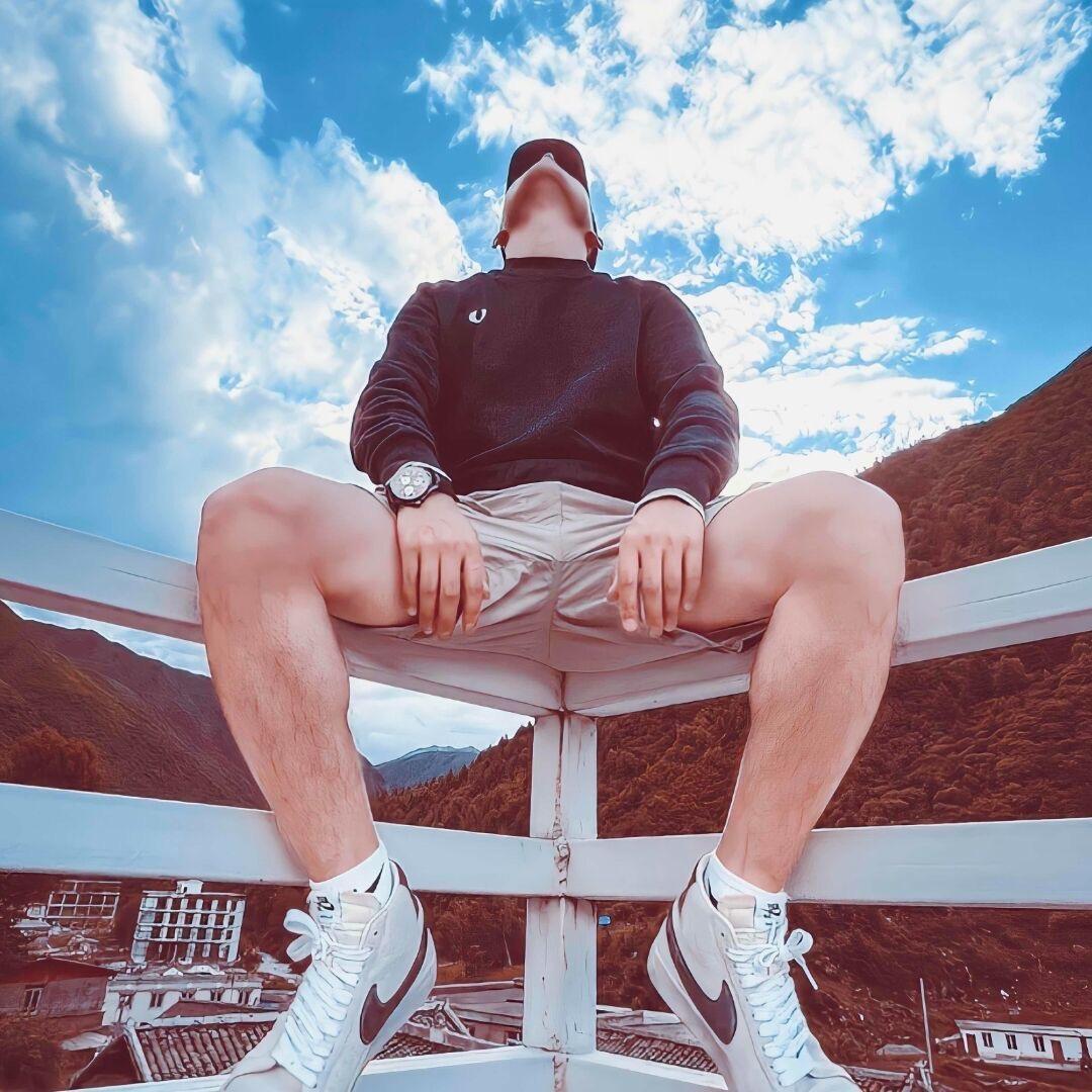 •。