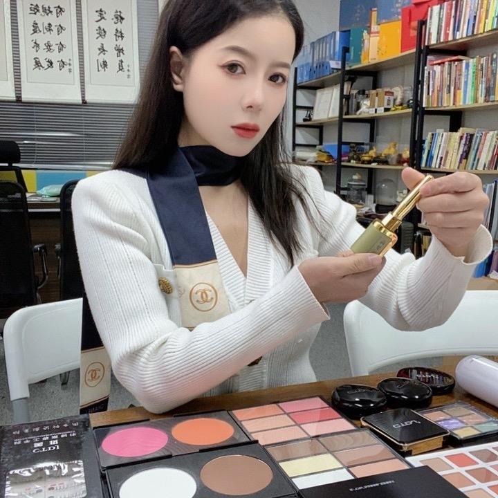 灵灵布灵 -（美业形象代言人）化妆师