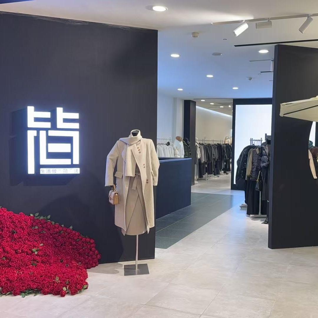 商场鞋服特价现货