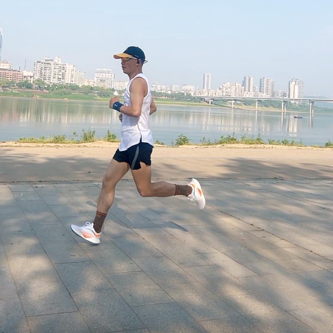 小熊跑步