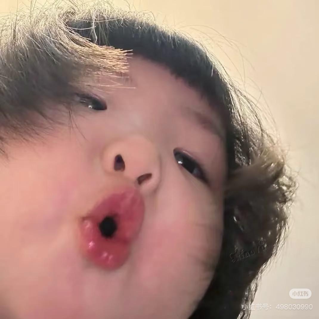 手拿大饼饼