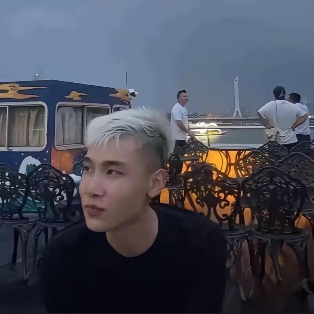 阿宇.