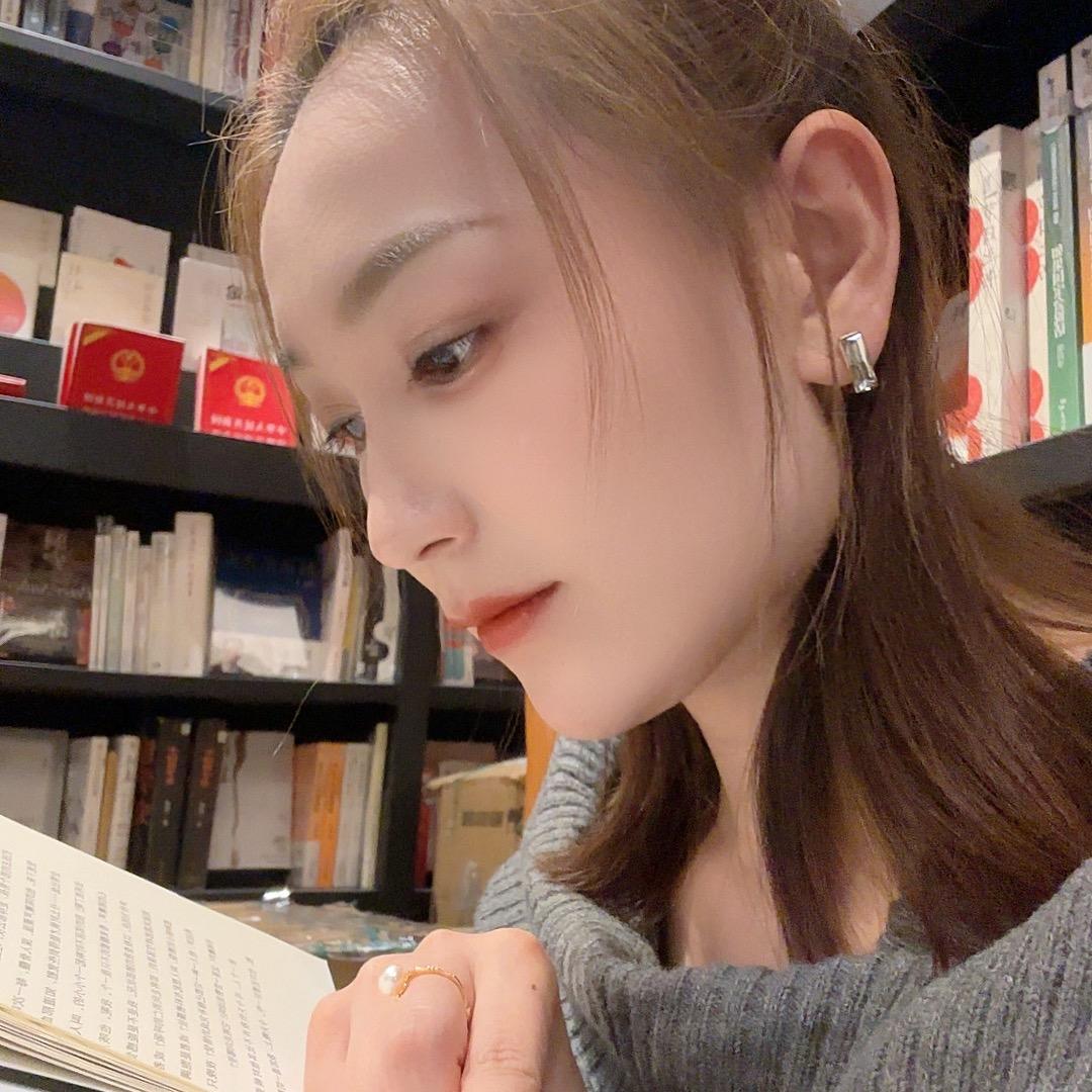 燕子📖起来读书！