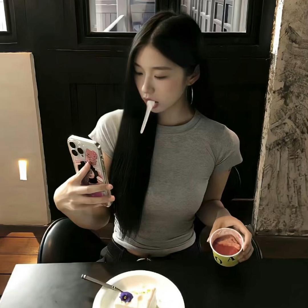913.