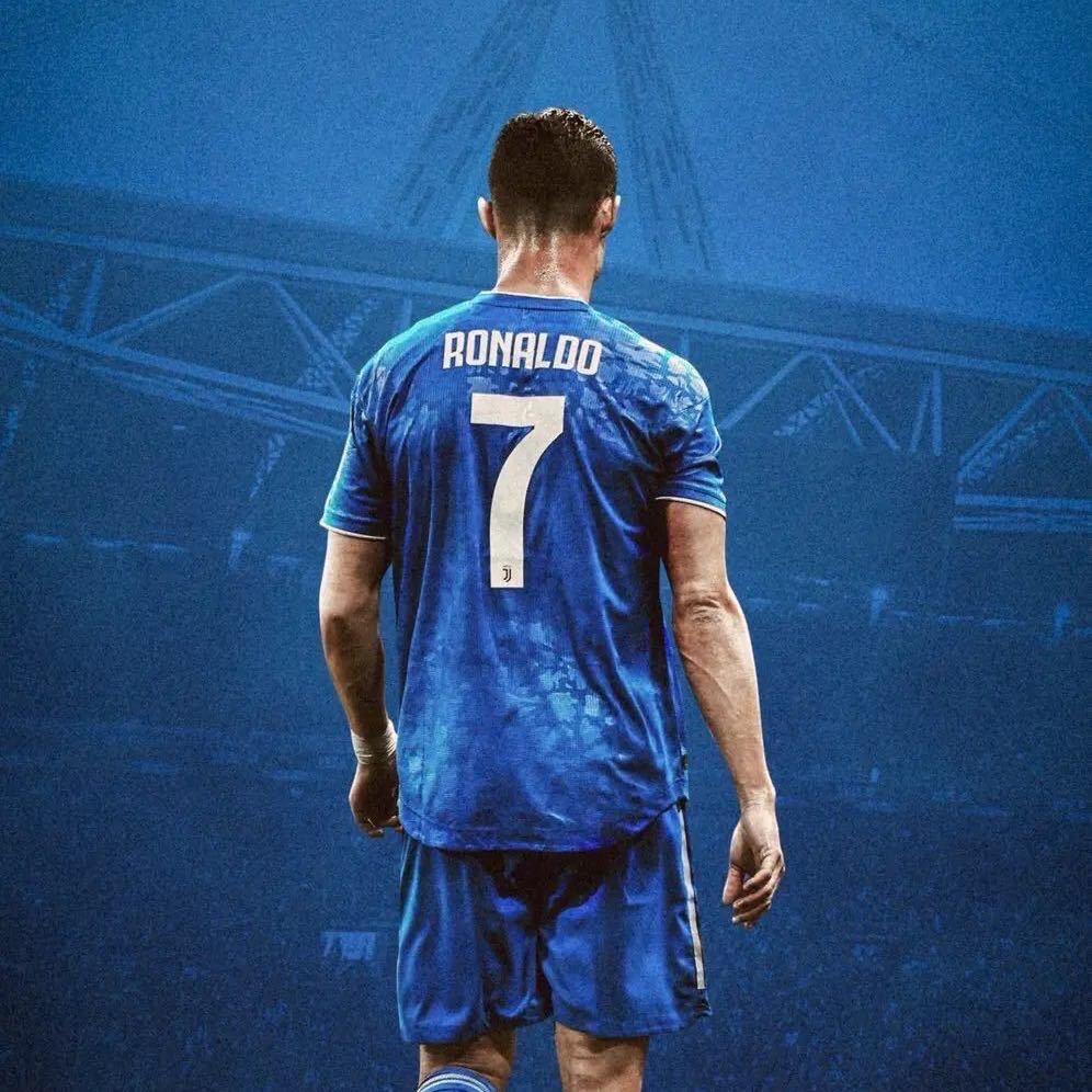 CR7头像