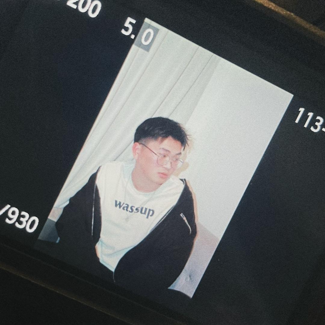 -何快樂