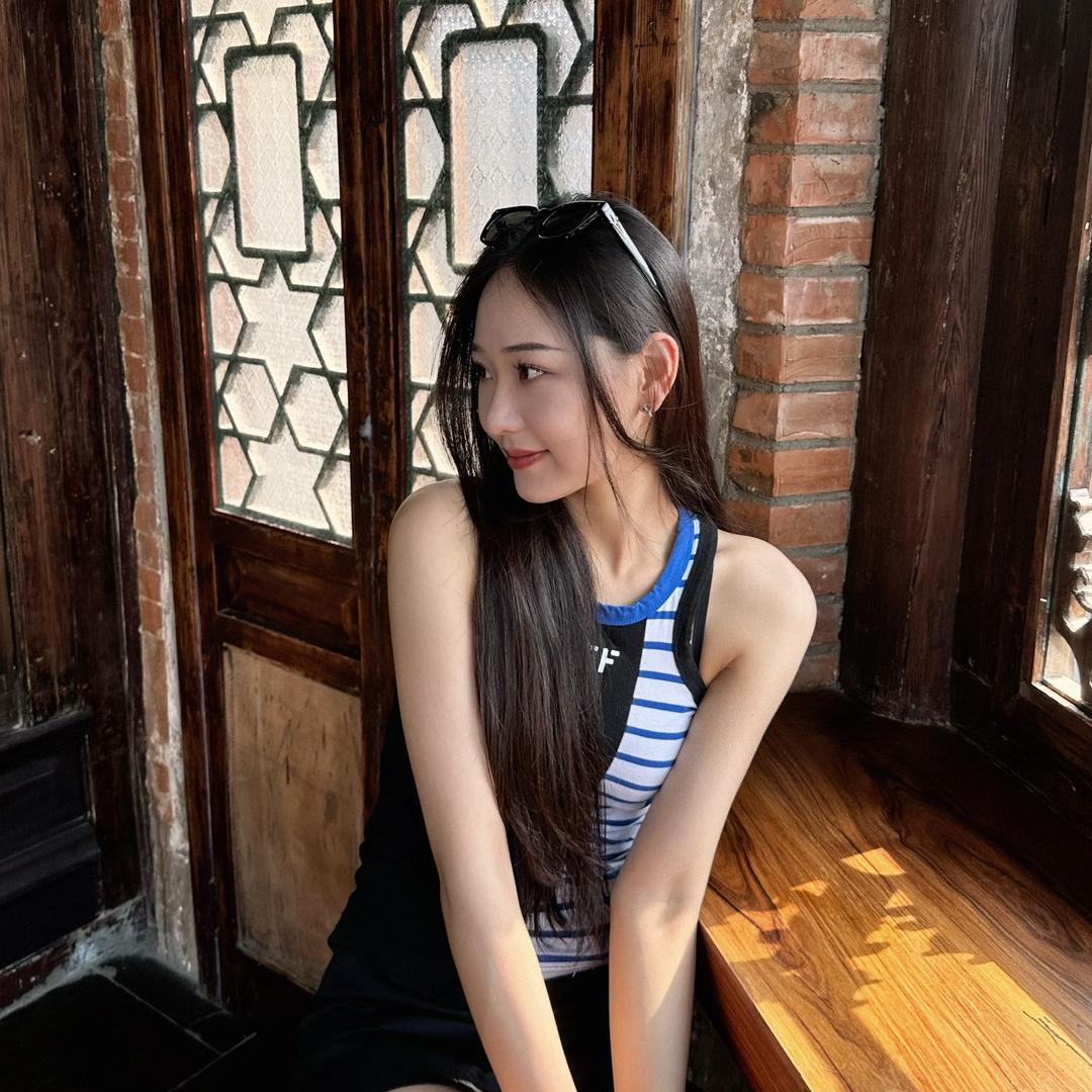 侯静佳-🐳