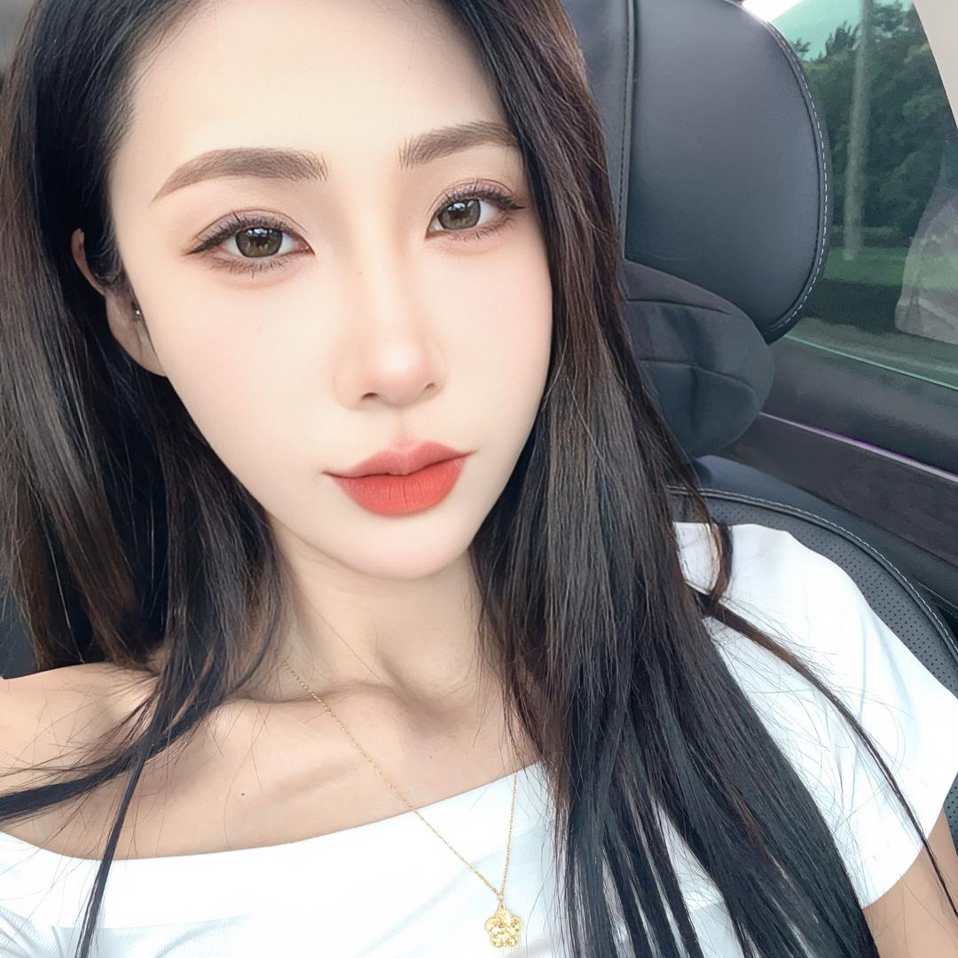 -💋布丁奶茶《橱窗有惊喜》