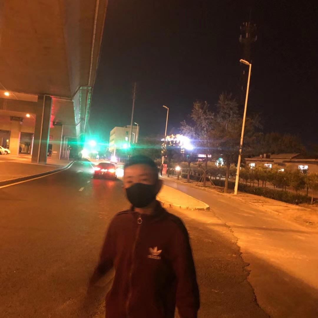 阿 彤