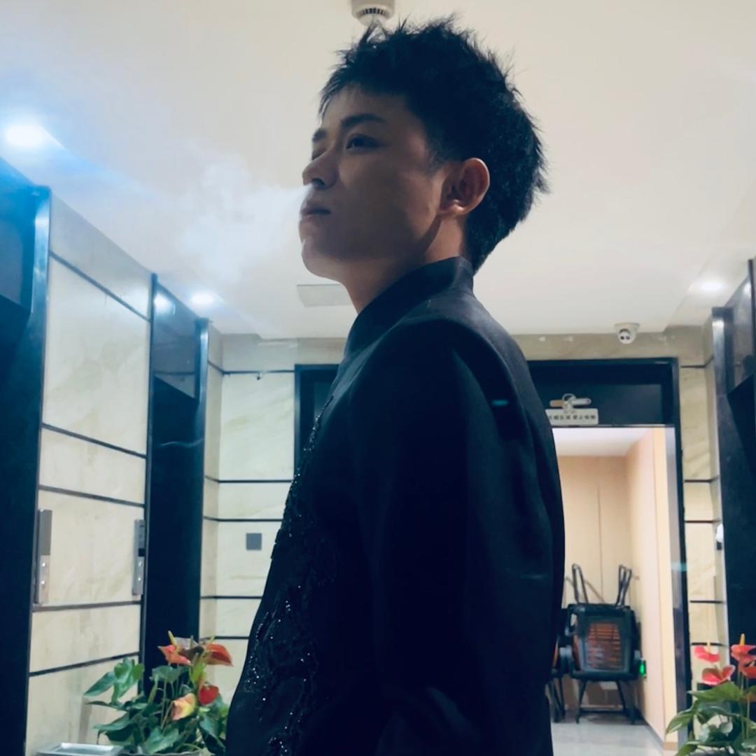 不会压弯的独角兽🦄️