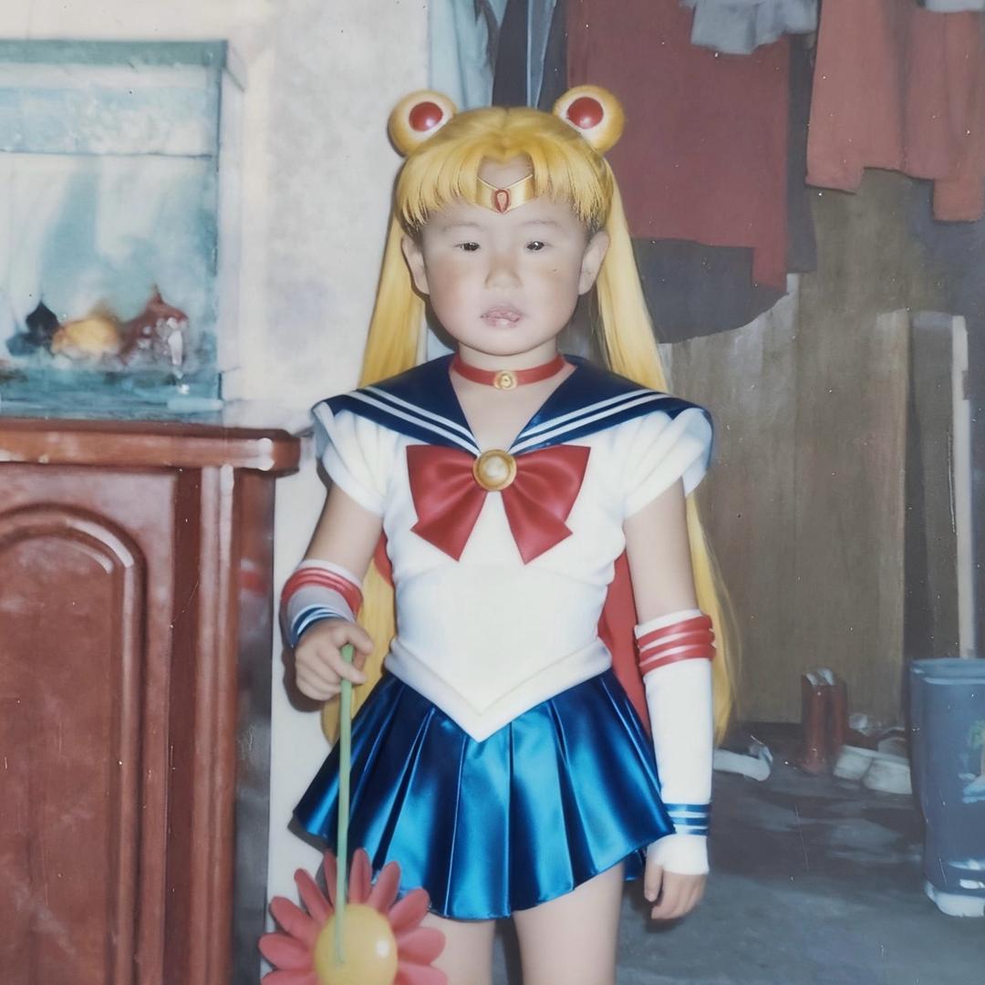 文静内向社恐可爱小女孩