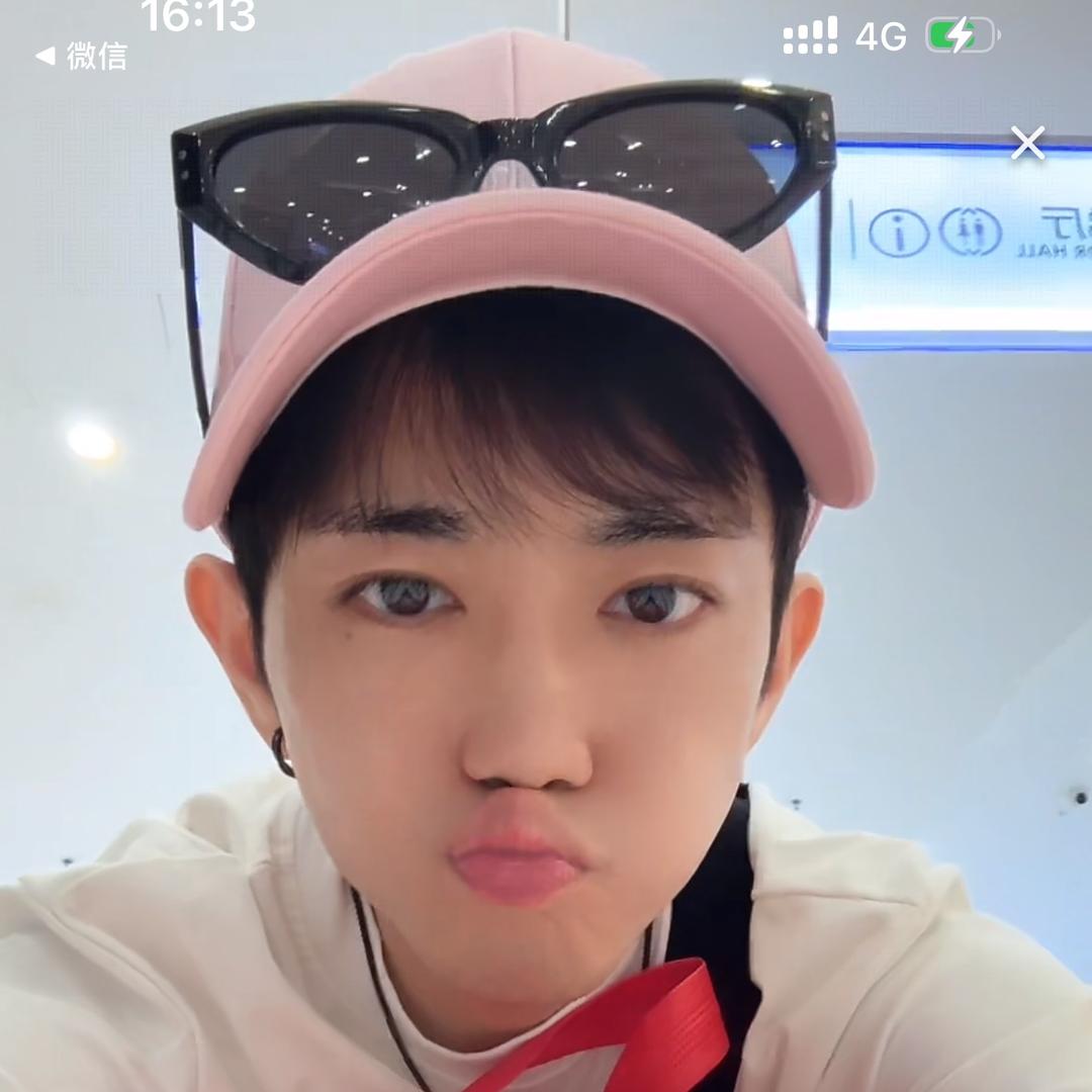 我头像有八块腹肌