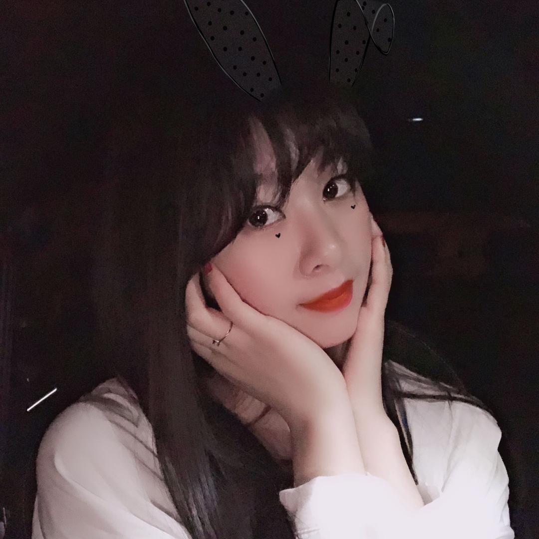 ✨.        C c