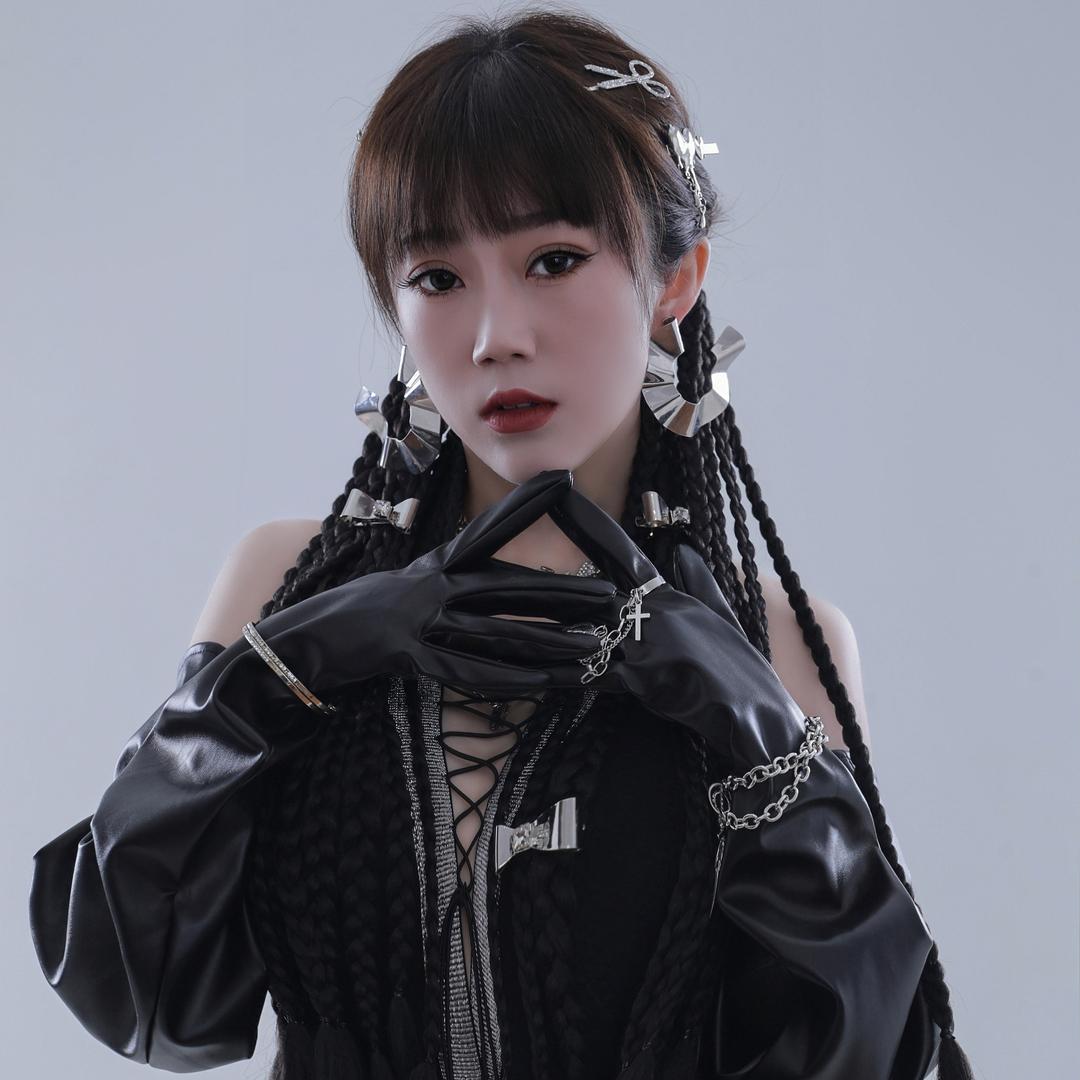 喊麦那女的叫TiTi（离职中）