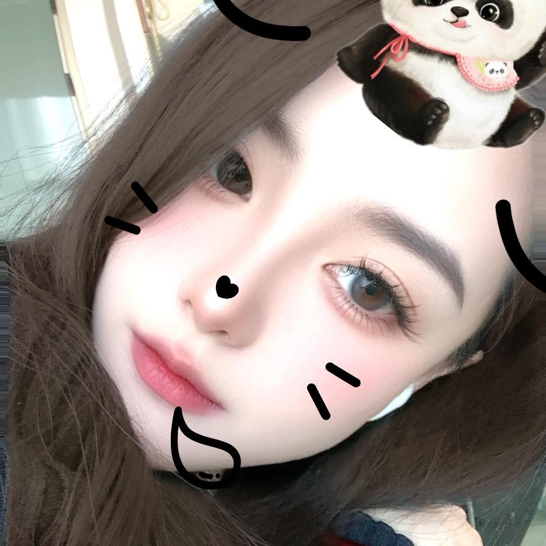 楚卿卿。