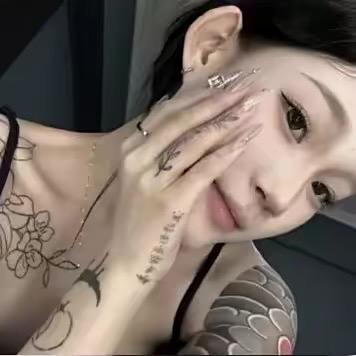 梦里的她