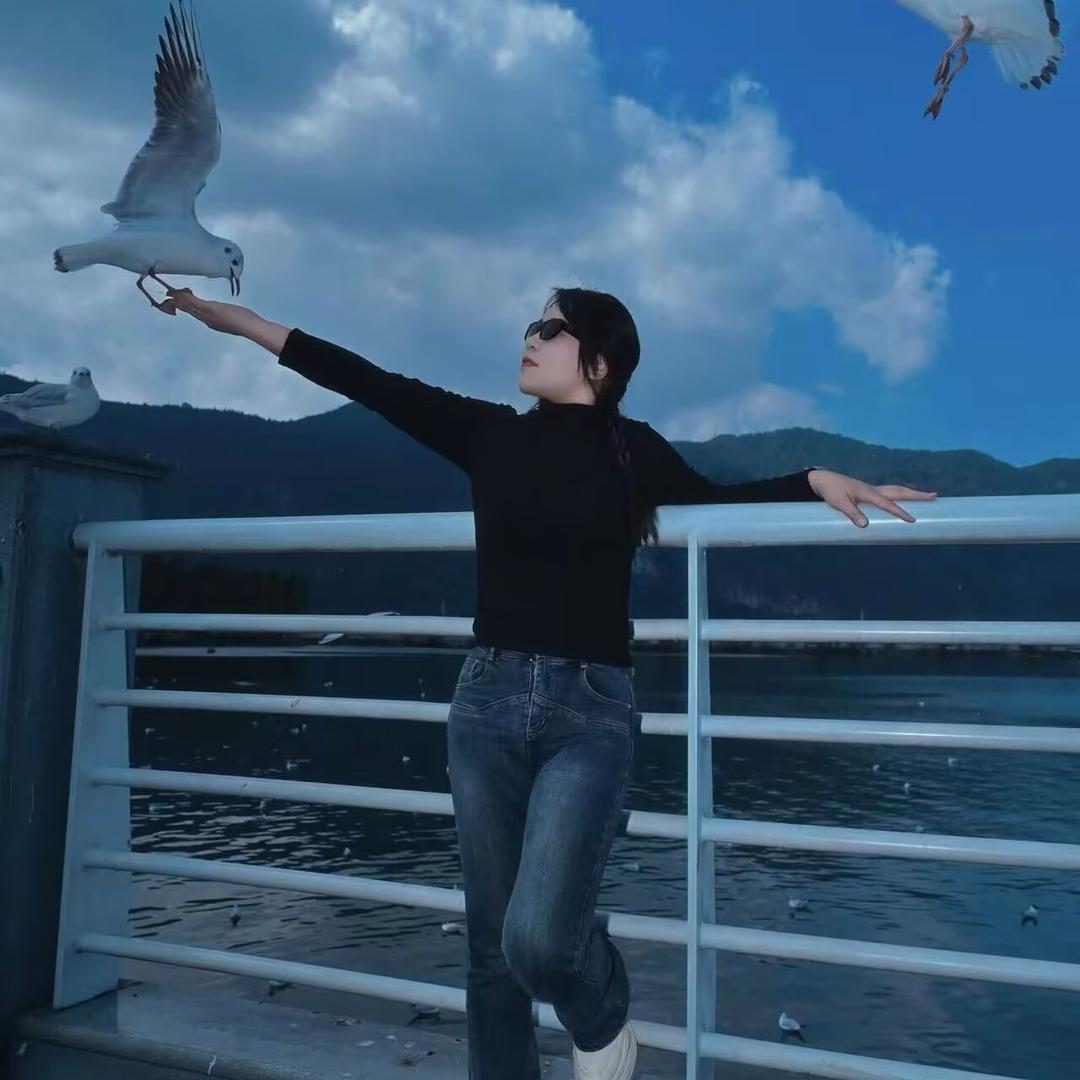 浅笑^ω^不语