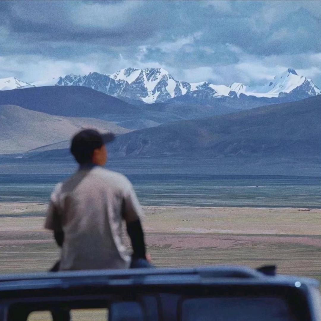 小隆《城市摆渡人》