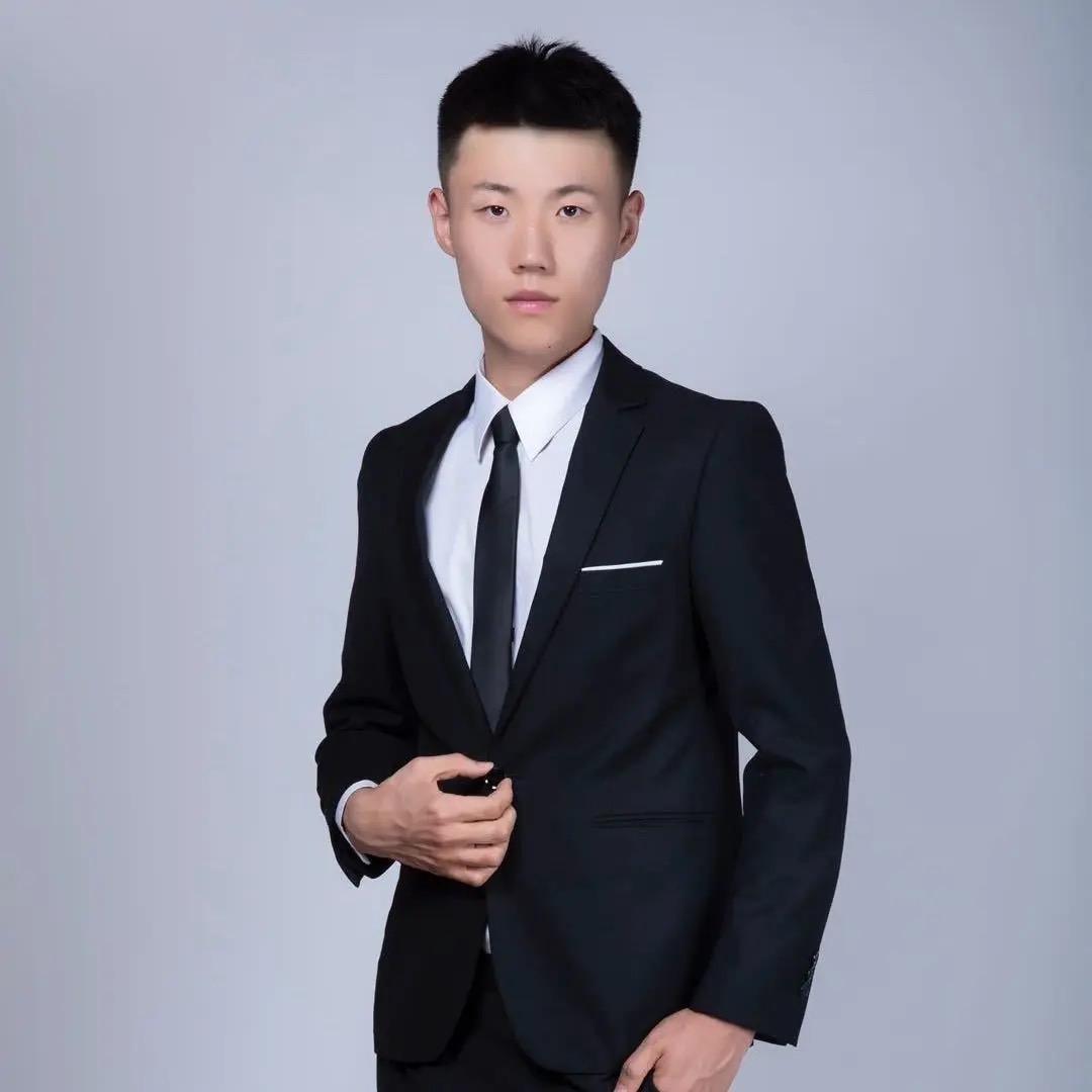 教武术的帅哥教练