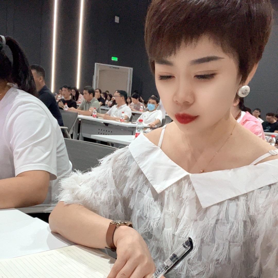 兴安路利郎男装