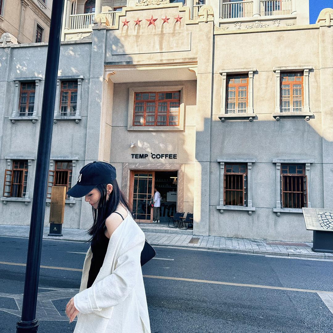 风筝轻奢女装店