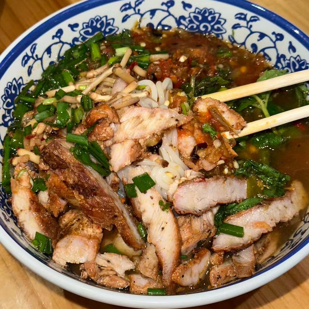 小郑在佛山卖云南米线