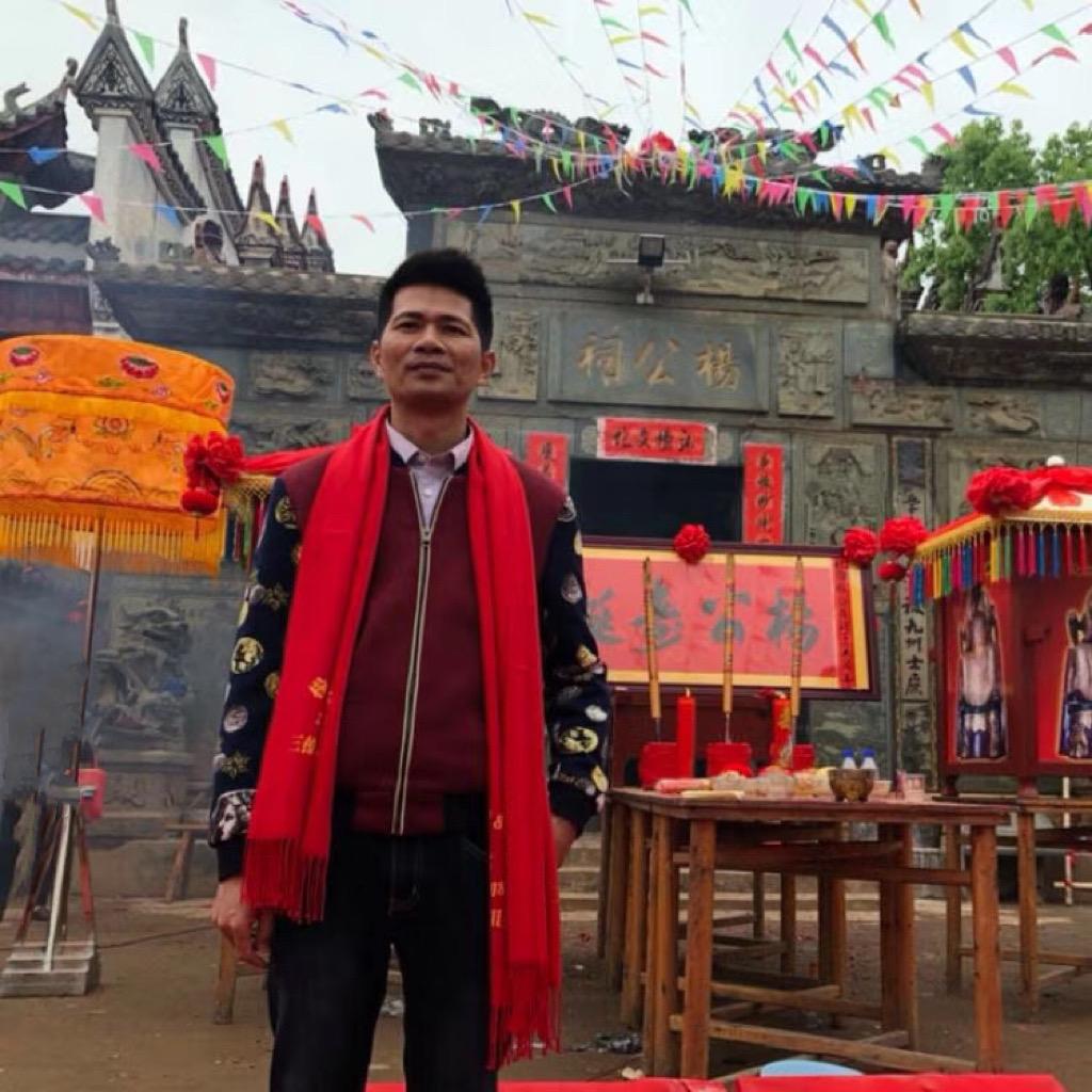 （杨救贫祖师三十九代传人）炳辰先生