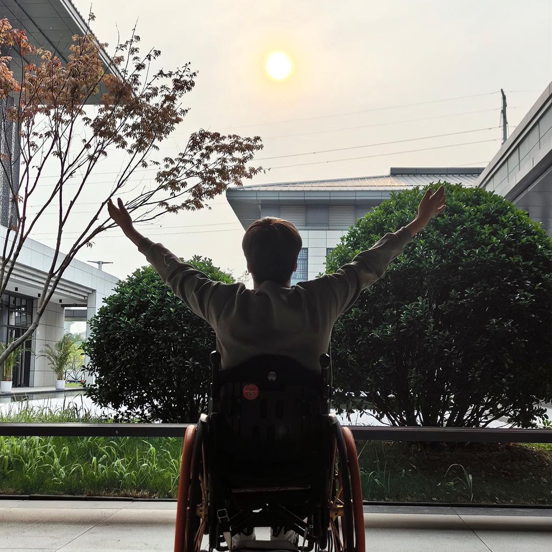 坚强小小一个人漂