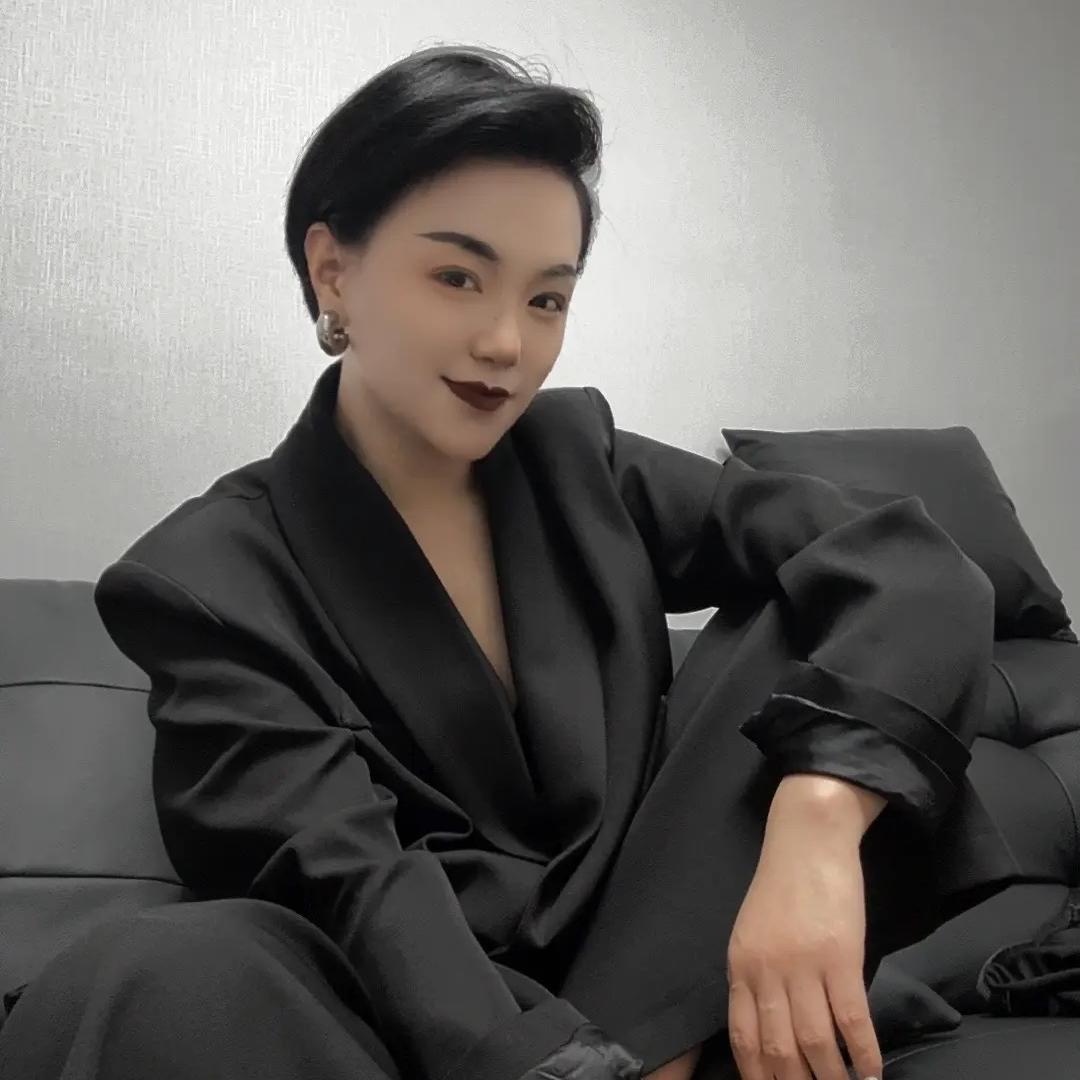 大美丽极简穿搭店