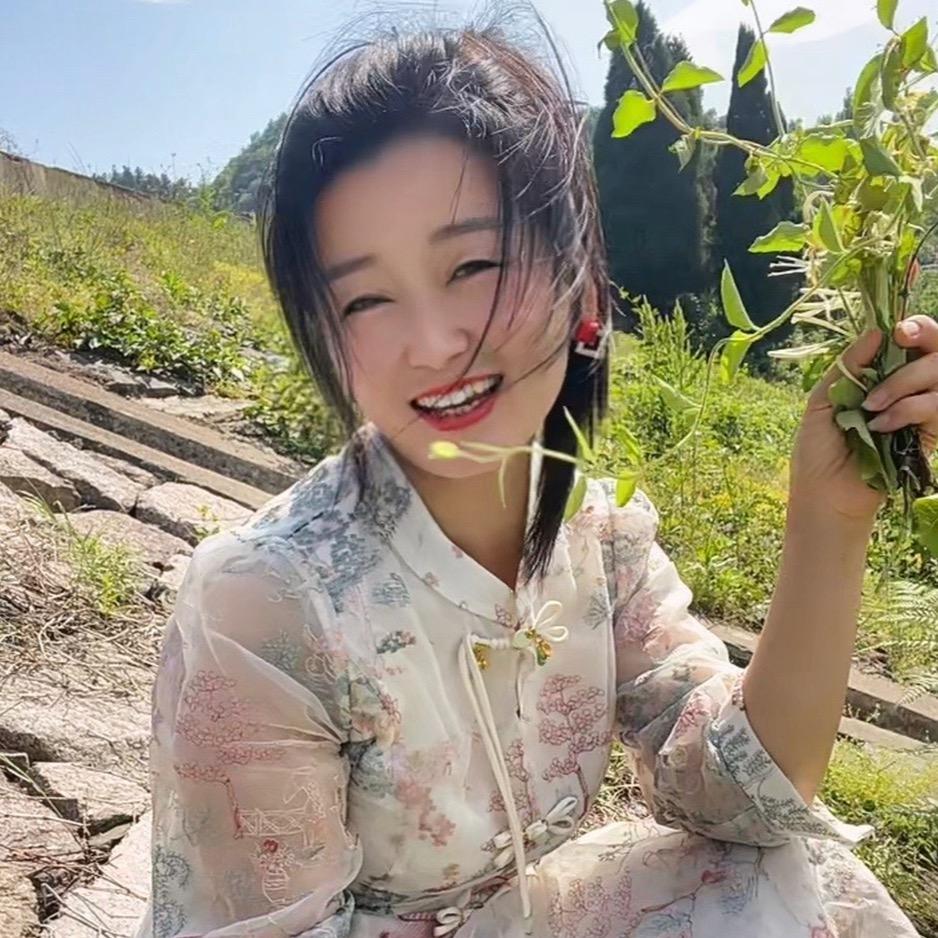 爱笑莉姐