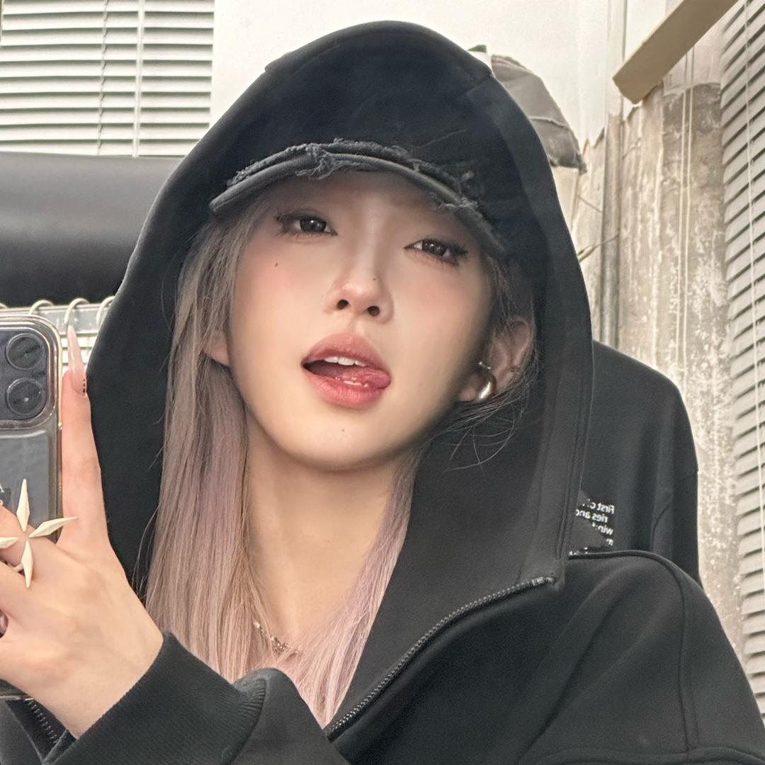 GrayMirella_