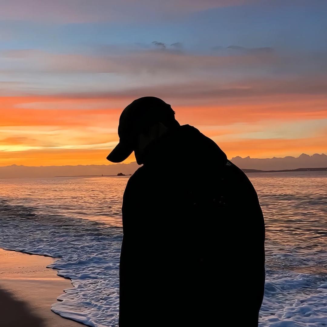 黑不溜秋白先生