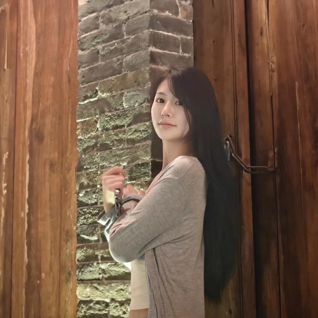 李李.